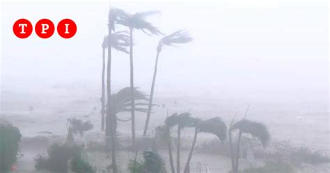 L Uragano Idalia Arrivato In Florida Migliaia Senza Luce Video