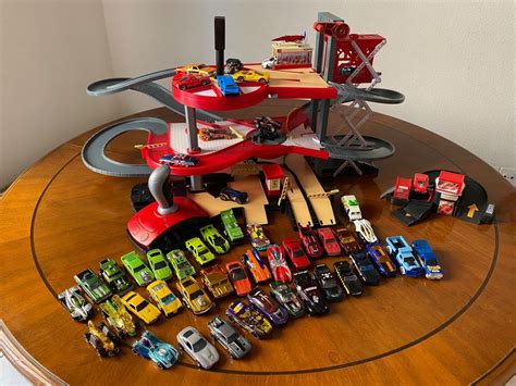 Hot Wheels Ferrari Showroom Garage Gebraucht in Laufen für CHF nur Abholung auf Ricardo