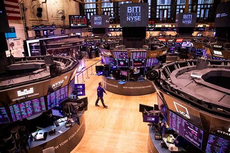 Wall Street Loyo Sinyal Kenaikan Suku Bunga The Fed Tekan Pasar