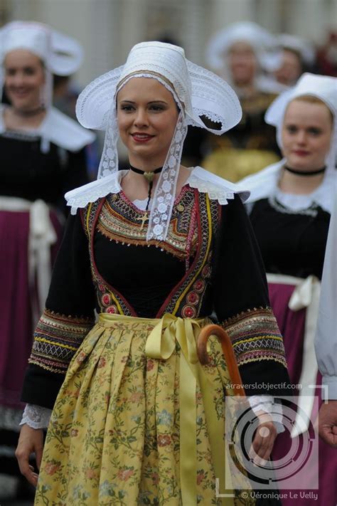 Photos De Costumes Traditionnels Bretons A Travers L Objectif