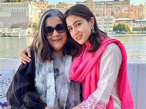 Sara Ali Khan wishes mother Amrita Singh on her birthday, calls her, "my whole world" | Filmfare.com