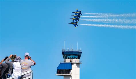 DVIDS - Images - U.S. Navy Blue Angels Perform at Air Show [Image 18 of 22]