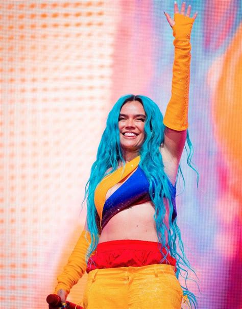 Karol G Le Dice Adi S A Su Pelo Azul En Redes Sociales