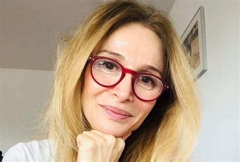 Vivere Che Fine Ha Fatto Emilia Eccola Oggi A 54 Anni