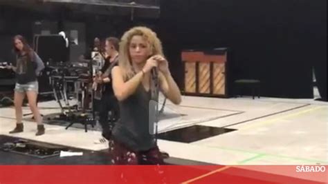 A dança sensual de Shakira nos ensaios para a próxima digressão mundial