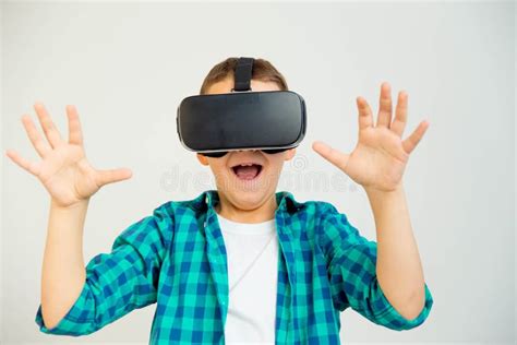 Kid in vr headset stock photo. Image of caucasian, reality - 112972798