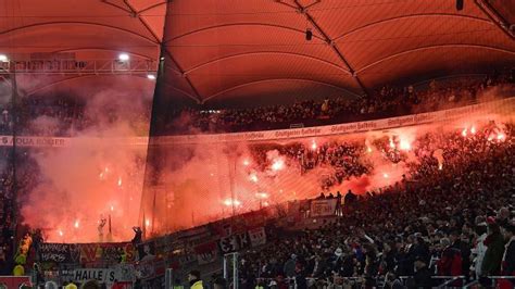 Wegen Pyrotechnik Und Bierbecherw Rfen Union Berlin Muss Euro