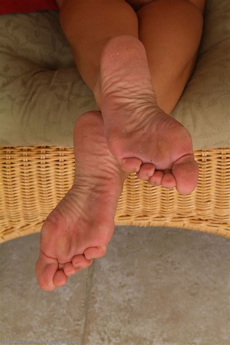 Pretty Amateur MILF Rachel Flaunting Her Hot Feet Juicy Tits And Pussy CoedCherry