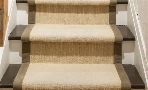 How To Lay Carpet On The Stairs | Viewfloor.co