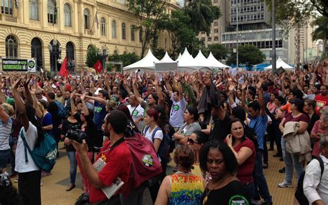 FOTOS Tumulto após assembleia de professores da rede estadual no