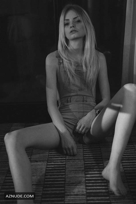 SARAH VINKEN Nude AZNude