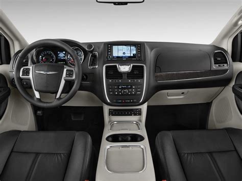 Chrysler Town Country Review Specs Pictures Price Mpg