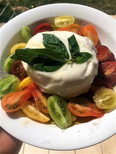 Recette de Burrata et ses tomates colorées