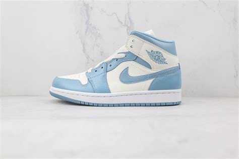 Air Jordan 1 Mid UNC