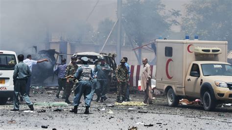 Explosion meurtrière près de l aéroport de Kaboul Ghani accuse le Pakistan