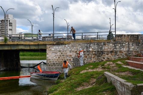 Cómo se trabaja para mitigar la contaminación del lago San Roque El