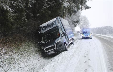 Schnee und glatte Straßen sorgen für Unfälle im Bayerwald