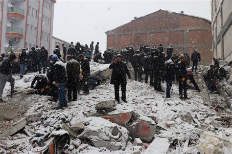 Photos Families Search For Loved Ones In Rubble After Earthquake Earthquakes News Al Jazeera