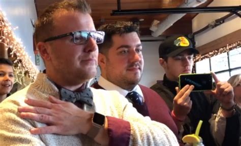 El día de su boda alumnos le dan emotiva sorpresa a su maestro gay Telediario México