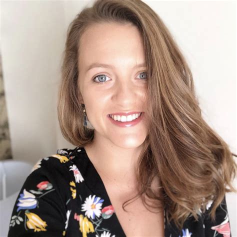 Rhian - London, : Hi! I'm Rhian - Qualified teacher with a degree in