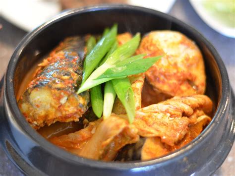 Godeungeo Jorim Korean Braised Mackerel With Radish Recipe