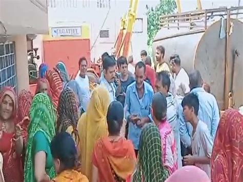 Sikar News People Struggling With Water Shortage Protest In Sikar