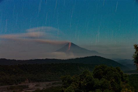 Cerca De Explosiones Cada Hora Se Registran En El Volc N Ecuatoriano