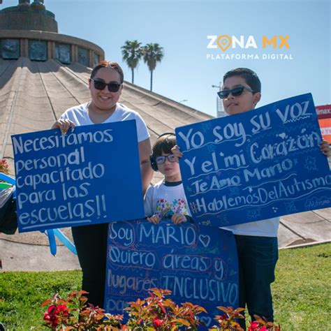 Marchan padres de familia por el Día Mundial de la Concienciación del