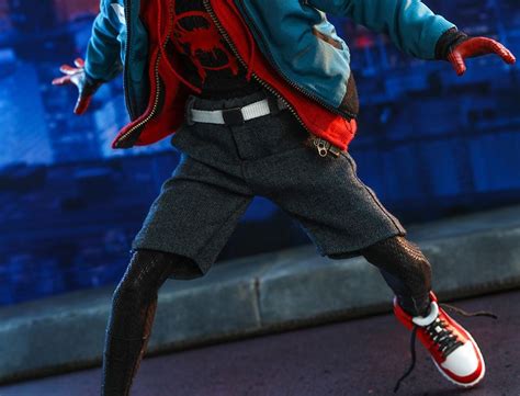 Spider Man Un Nuovo Universo Nuova Action Figure Hot Toys Di Miles