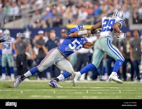 Dallas Cowboys Running Back Demarco Murray 29 Stiff Arms New York