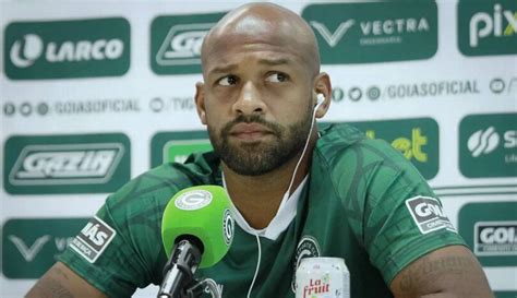 Jogador Do Goi S Diz Que Foi V Tima De Racismo Durante O Jogo Contra O