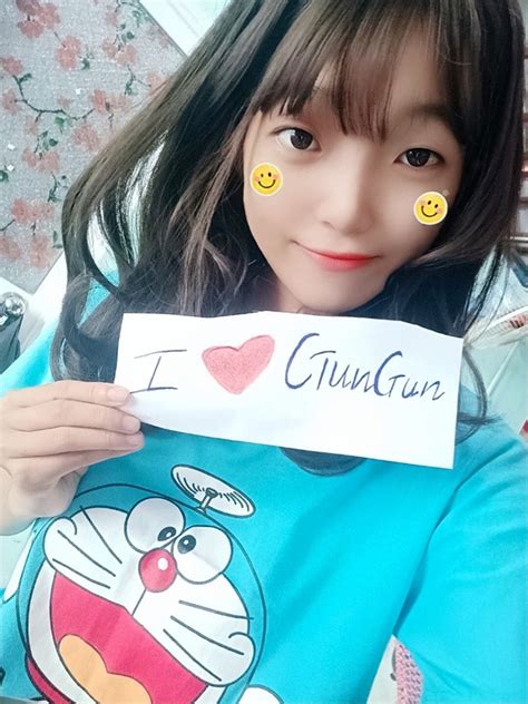 Khi các hot girl tụ tập cùng chơi game với nhau thì sẽ như vậy đấy