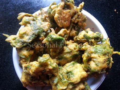 Palak Pakoda Crisp Spinach Fritters Palak Pakora With Spinach Leaves