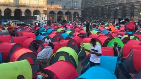 Police Push Migrant Tent Protest Off Place Du Palais Square In Paris