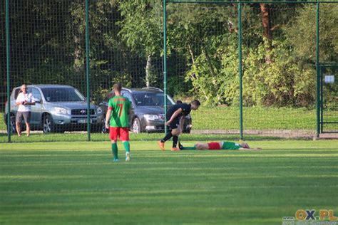 Mecz piłkarski stulatków W Cieniu Jupiterów Mielec