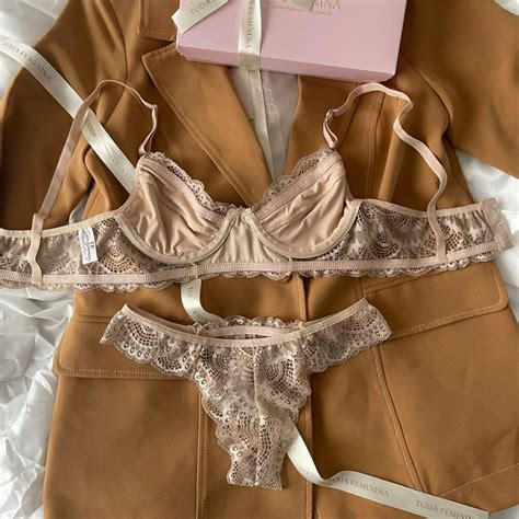 Conjunto de lingerie em renda sutiã sem bojo aro e calcinha biquíni nude Anne Toda Feminina