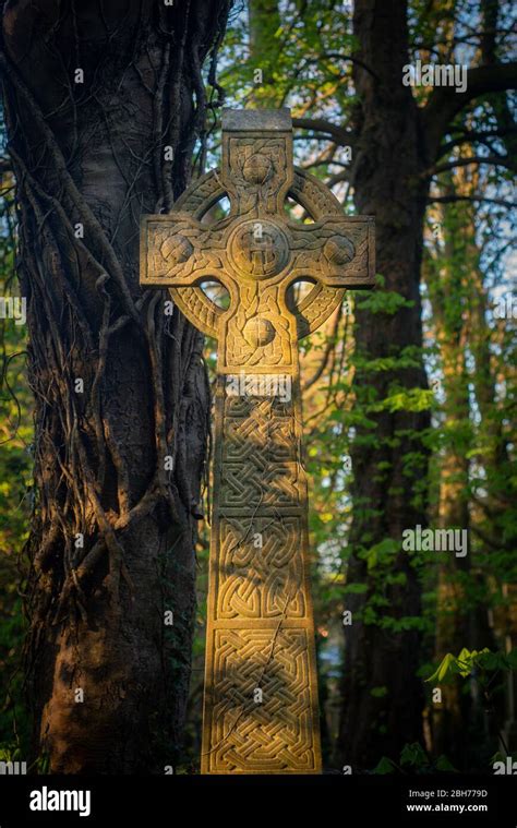 Kreuz Eines Friedhofs Stockfotos Und Bilder Kaufen Alamy