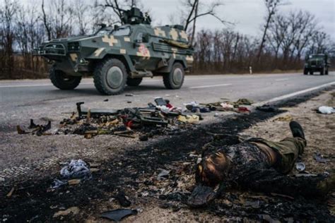 [b ] ウクライナはロシア軍に自軍の兵士の遺体を回収するように二度目の呼びかけを行いました