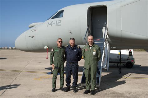 Visita Del Comandante Della Squadra Navale Al Stormo Aeronautica