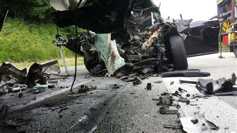 T Dlicher Unfall Auf A Autofahrer Rast Ungebremst Unter Lkw Bilder