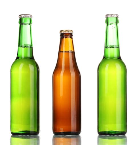 Tres Botellas De Cerveza Aislado En Blanco Foto Premium