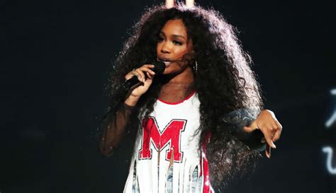 SZA has announced a deluxe edition of her debut album 'Ctrl'