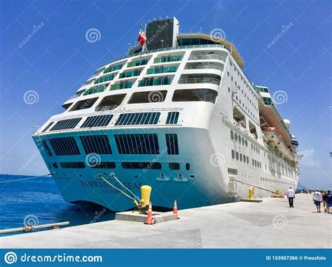 Empress of the Seas Cruise Ship in CocoCay, Bahamas Editorial Photo - Image of empress, journey ...