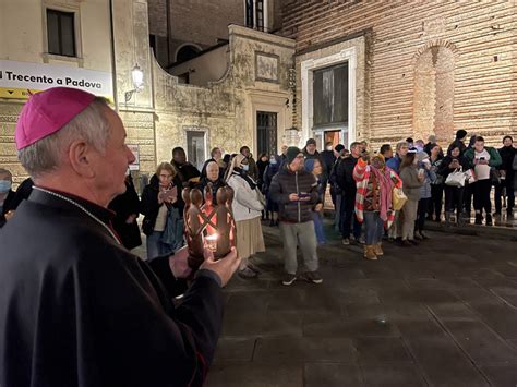 Gli Auguri Del Vescovo Claudio Buon Natale Nella Pace