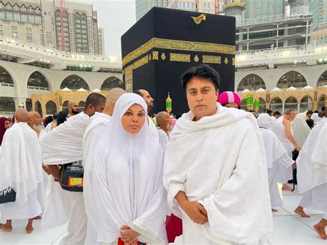 Rakhi Sawant performs Umrah, see her 1st pic, video from Makkah