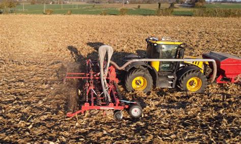 Agri Structures fait évoluer son déchaumeur en semoir FARM Connexion