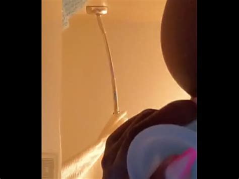 Toy Makes Tight Pussy Squirt XNXX