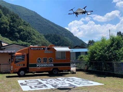 エアロネクスト、山梨県小菅村でドローン配送100回！ 村民に「空飛ぶ牛丼」提供 Techableテッカブル