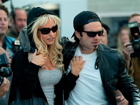 Pam Tommy Tudo Que Sabemos Sobre A S Rie Que Conta O Esc Ndalo Da Sex Tape De Pamela