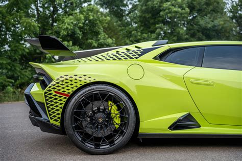 Verde Scandal Nero Noctis Lamborghini Huracán STO LP640 2